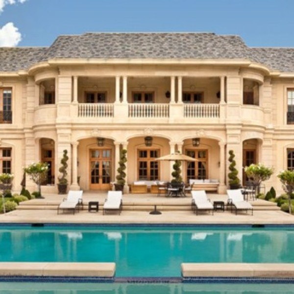 Mansion Lleno De Lujo Y Mujeres